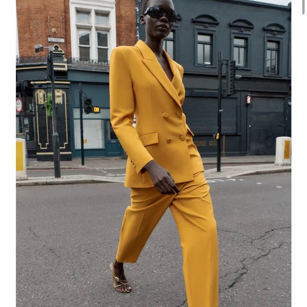 SET DOUBLE BREASTED BLAZER WITH SHOULDER PADS AND PANTS. - Picture 4 of 11